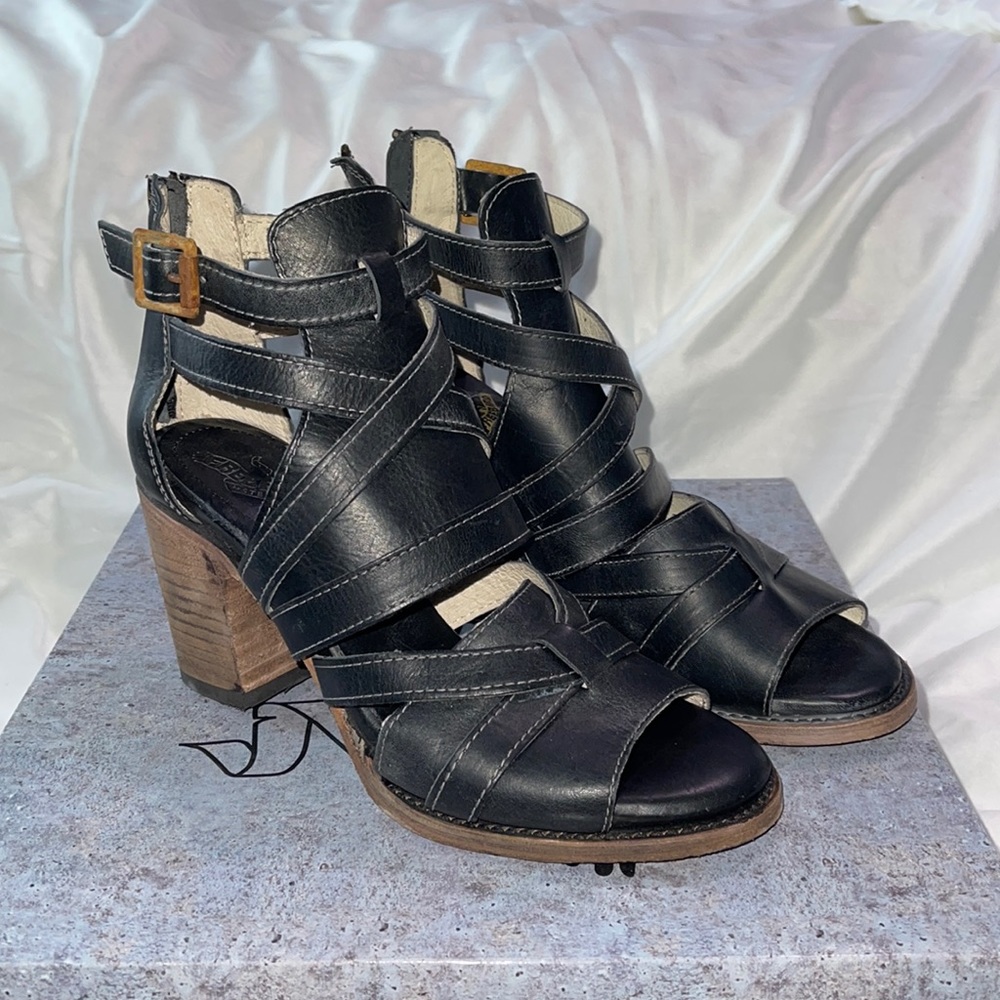 New Freebird Claw Sandals